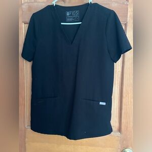 Black women’s Figs scrub set.